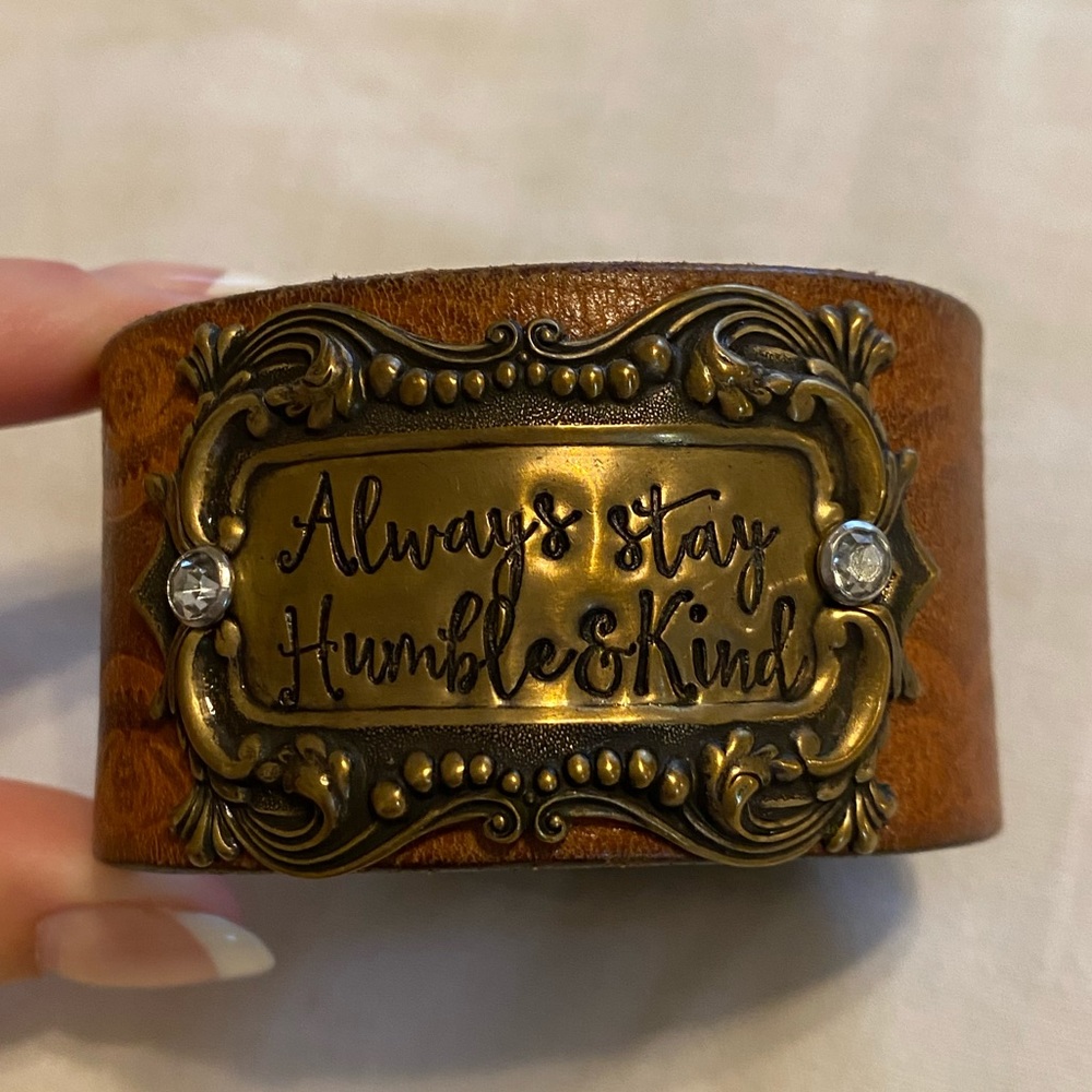 Country leather cuff